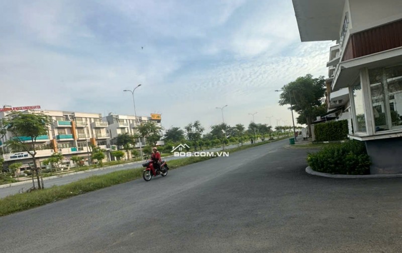 CHÍNH CHỦ BÁN NHÀ 2 MẶT TIỀN VIEW CÔNG VIÊN – HỒ BƠI KDC PHONG PHÚ 4 KHANG ĐIỀN BÌNH CHÁNH ( VIEW ĐẸP )